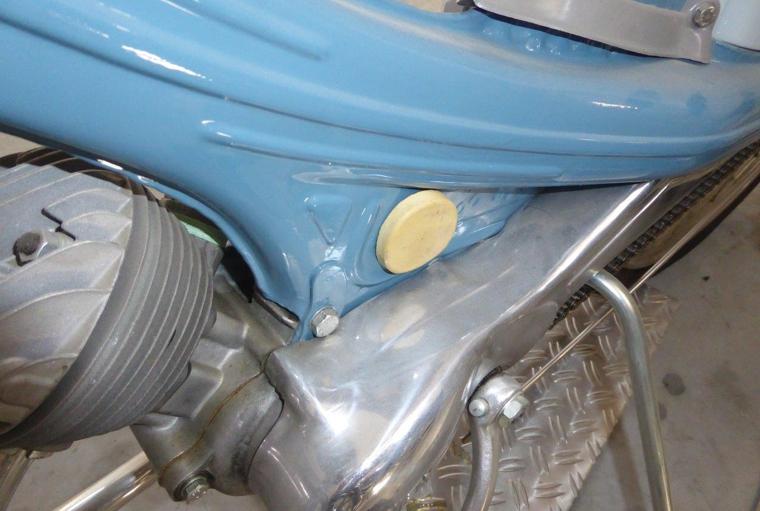 Air filter for starter carburettor